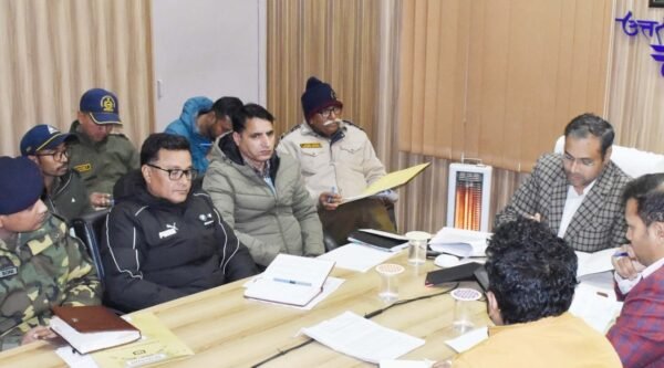 डीएम गौरव कुमार ने की भूमि अधिग्रहण एवं वन भूमि हस्तांतरण से जुड़े प्रकरणों की समीक्षा