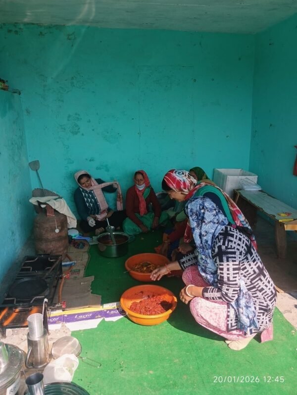 महड गांव की महिलाएं सीख रहीं फ्रूट प्रोसेसिंग, स्वरोजगार की ओर मजबूत कदम