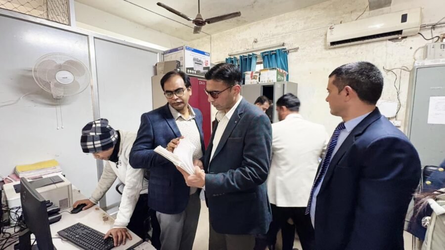 सब रजिस्ट्रार कार्यालय ऋषिकेश के औचक निरीक्षण में गंभीर अनियमितताएं उजागर, डीएम सविन बंसल ने जब्त करवाया कम्प्यूटर; लम्बित मूल अभिलेख; कूटरचित विलेख