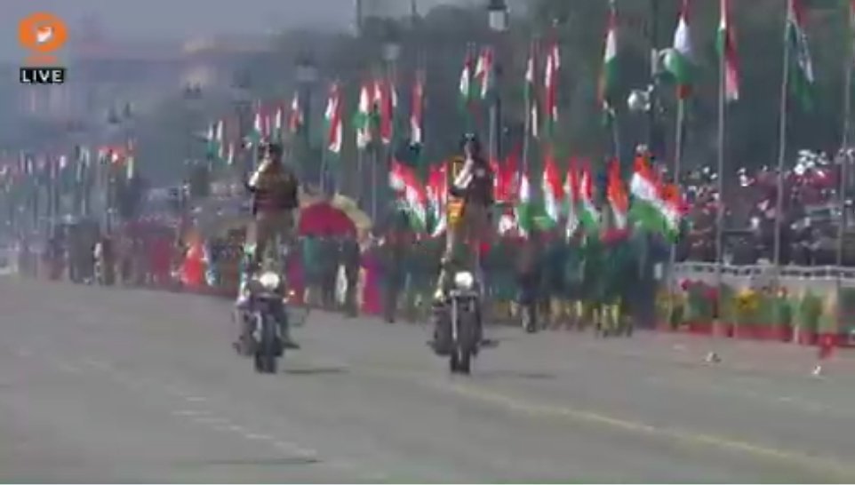 कर्तव्य पथ पर दिखी भारत की ताकत, लड़ाकू विमानों की गगनभेदी गर्जना से गूंजा आकाश