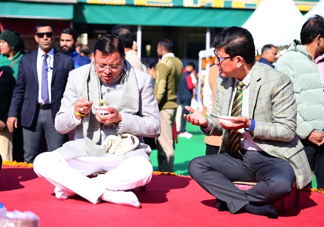 माल्टा महोत्सव में पहुंचे मुख्यमंत्री, किसानों से मिलकर चखी पहाड़ी खटाई