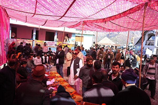 जन-जन के द्वार पहुँची सरकार : सुदूरवर्ती गांव चिल्हाड में प्रशासन ने सुनीं जन समस्याएं, 1041 से अधिक लाभार्थियों को मिला सेवाओं का लाभ