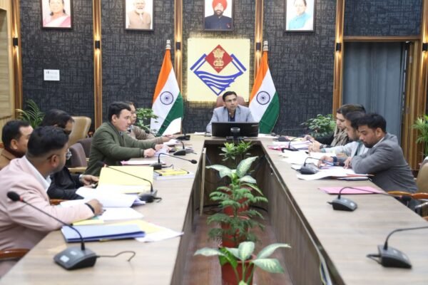 लंबित राजस्व वादों पर डीएम सविन बंसल सख्त, एक साल पुराने मामलों के शीघ्र निस्तारण के आदेश