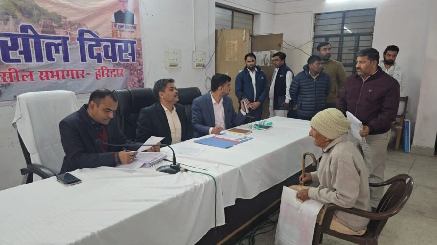 डीएम मयूर दीक्षित की अध्यक्षता में तहसील दिवस आयोजित, 44 शिकायतों में से 24 का मौके पर निस्तारण