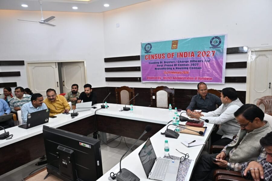 एडीएम प्रशासन पीआर चौहान की अध्यक्षता में जिला कार्यालय सभागार में 2026-27 में की जा रही जनगणना के संबंध में दूसरे दिन भी किया गया कार्यशाला आयोजन