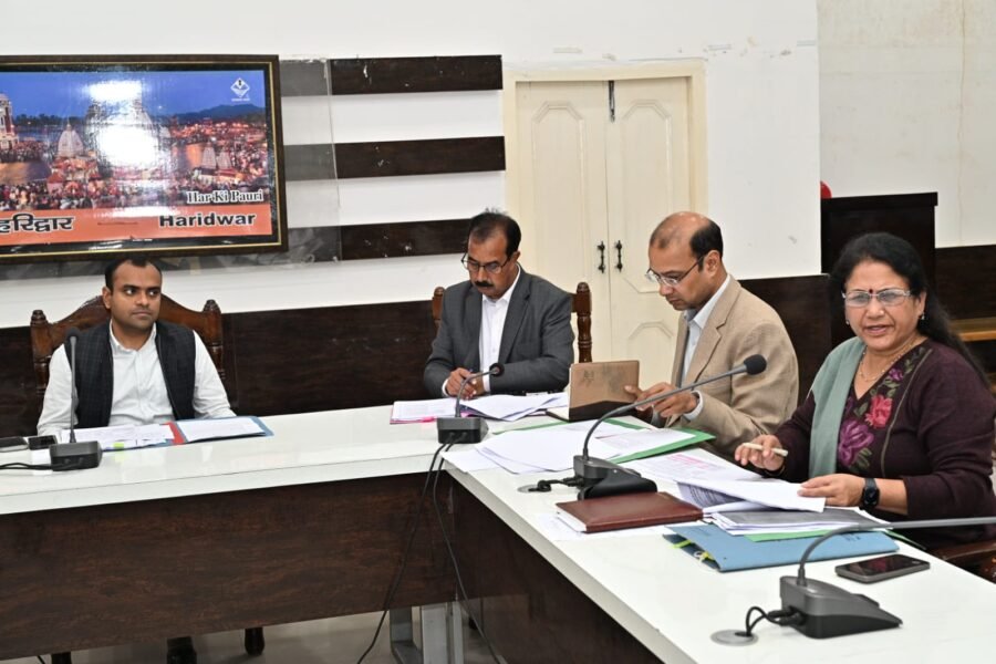 डीएम मयूर दीक्षित ने की जिला आपदा प्रबन्धन के तहत किए जा रहे निर्माण कार्यों की समीक्षा, दिए निर्देश