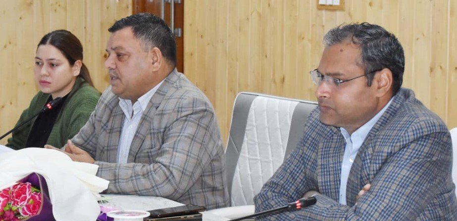 वन पंचायत सरपंचों की समस्याओं का होगा निराकरण – डीएम गौरव कुमार