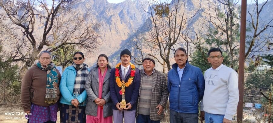 राष्ट्रीय कबड्डी प्रतियोगिता में चमके विजय सिंह, तेलंगाना से लौटने पर विद्यालय में भव्य स्वागत