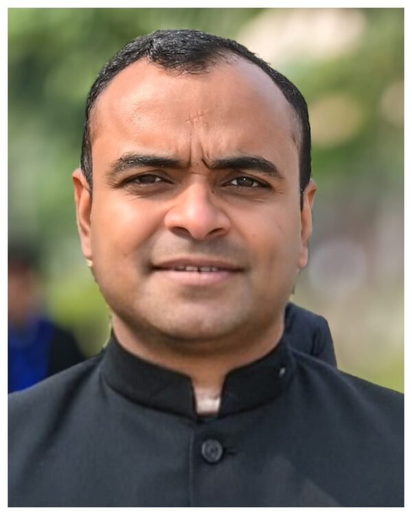 सरकारी संपत्ति को विरुपित करने वालों पर डीएम मयूर दीक्षित हुए सख्त, 09 लोगों पर FIR