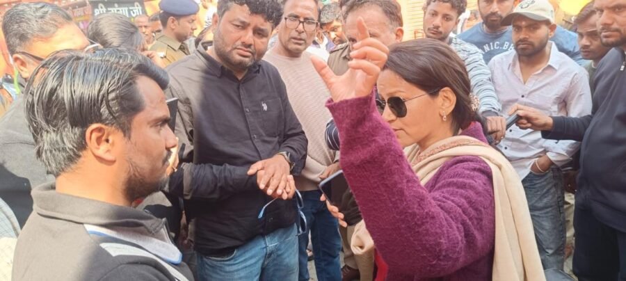 नगर मजिस्ट्रेट कुश्म चौहान के नेतृत्व में कनखल क्षेत्रांतर्गत चलाया गया अतिक्रमण हटाओ अभियान