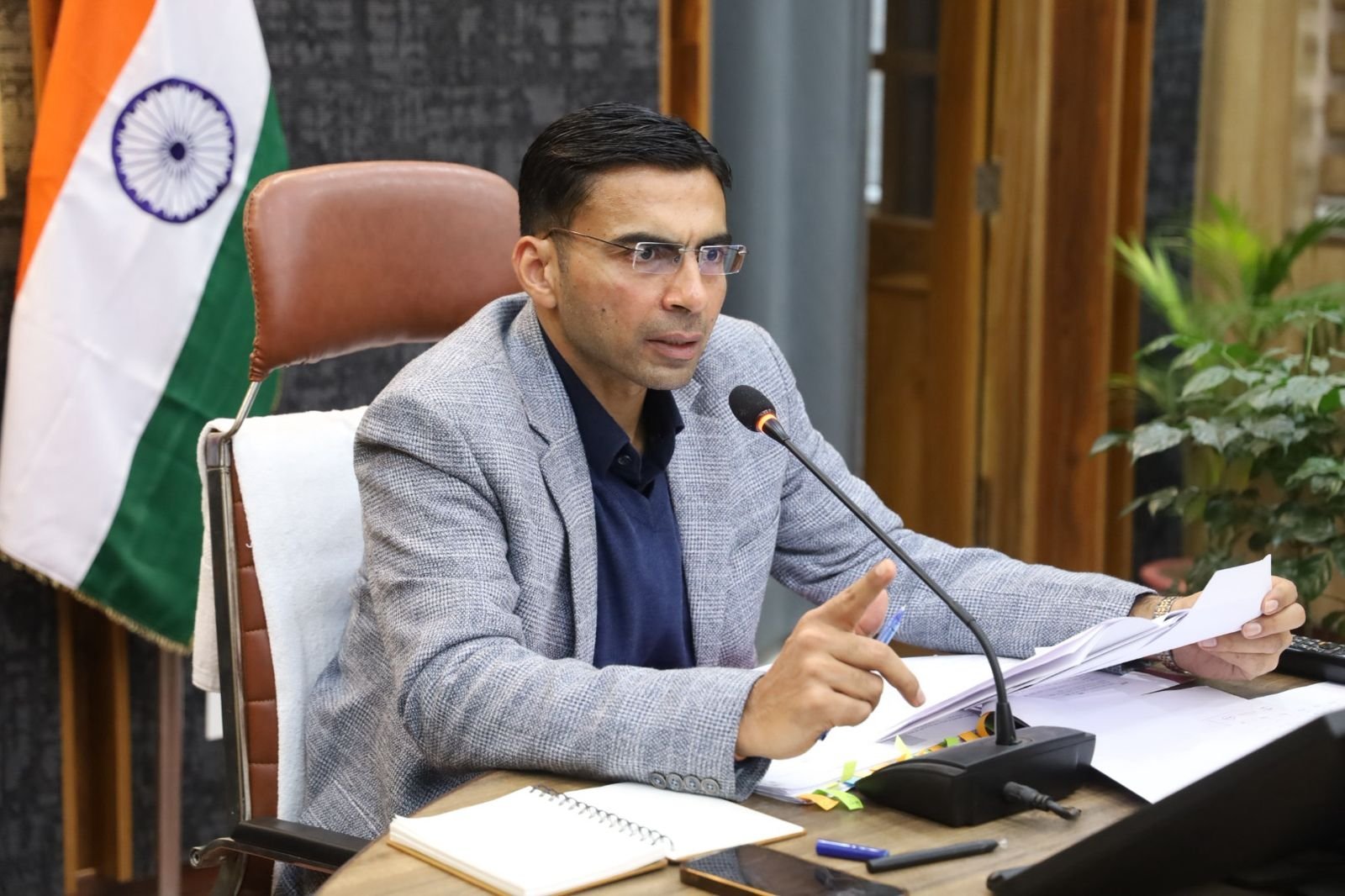 बिल्डर की धोखाधड़ी पर जिला प्रशासन दर्ज कराया मुकदमा