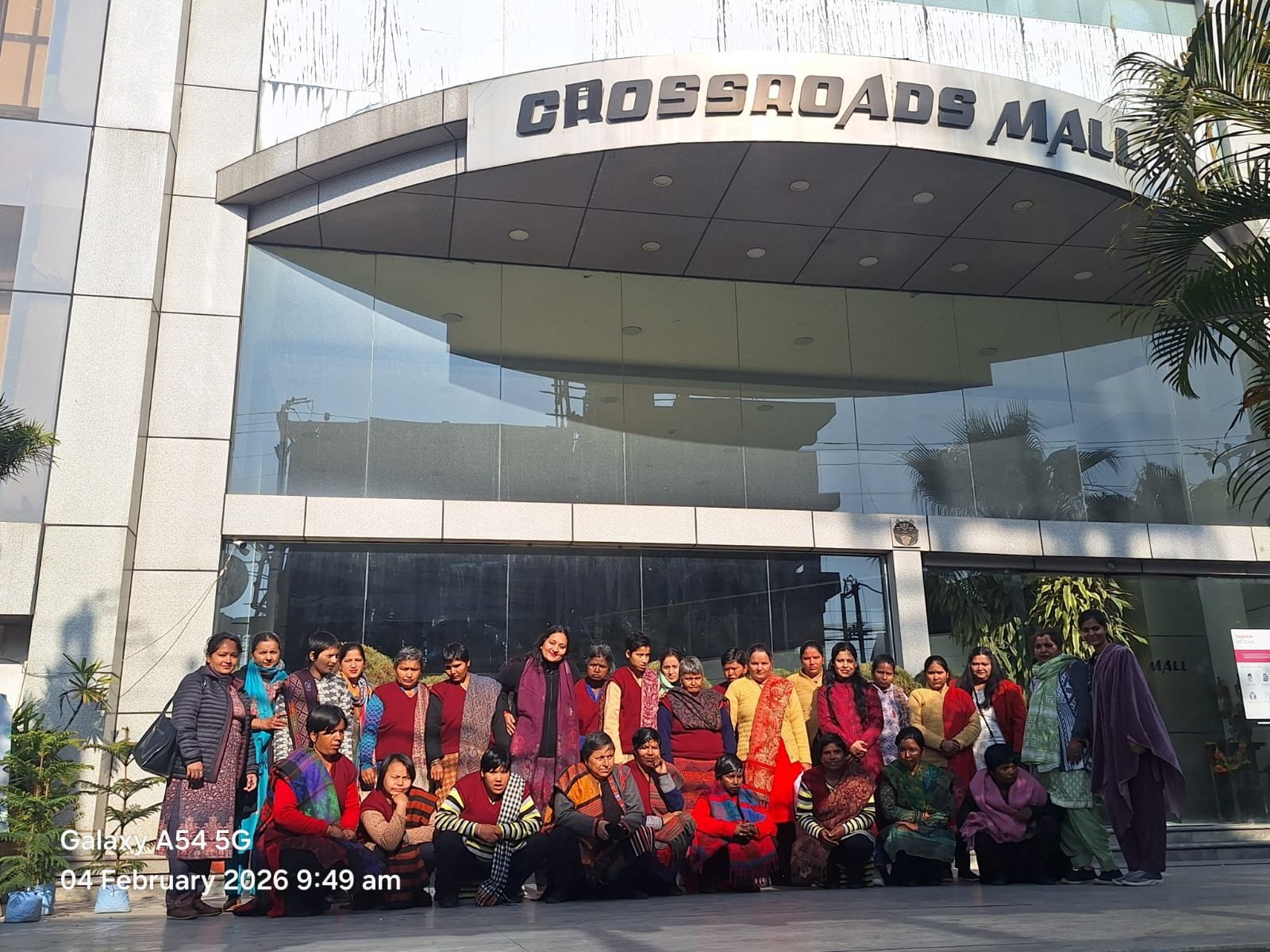 जिलाधिकारी की संवेदनशील पहल, नारी निकेतन की संवासिनियों को मिला आत्मीयता व स्नेह का अनुभव