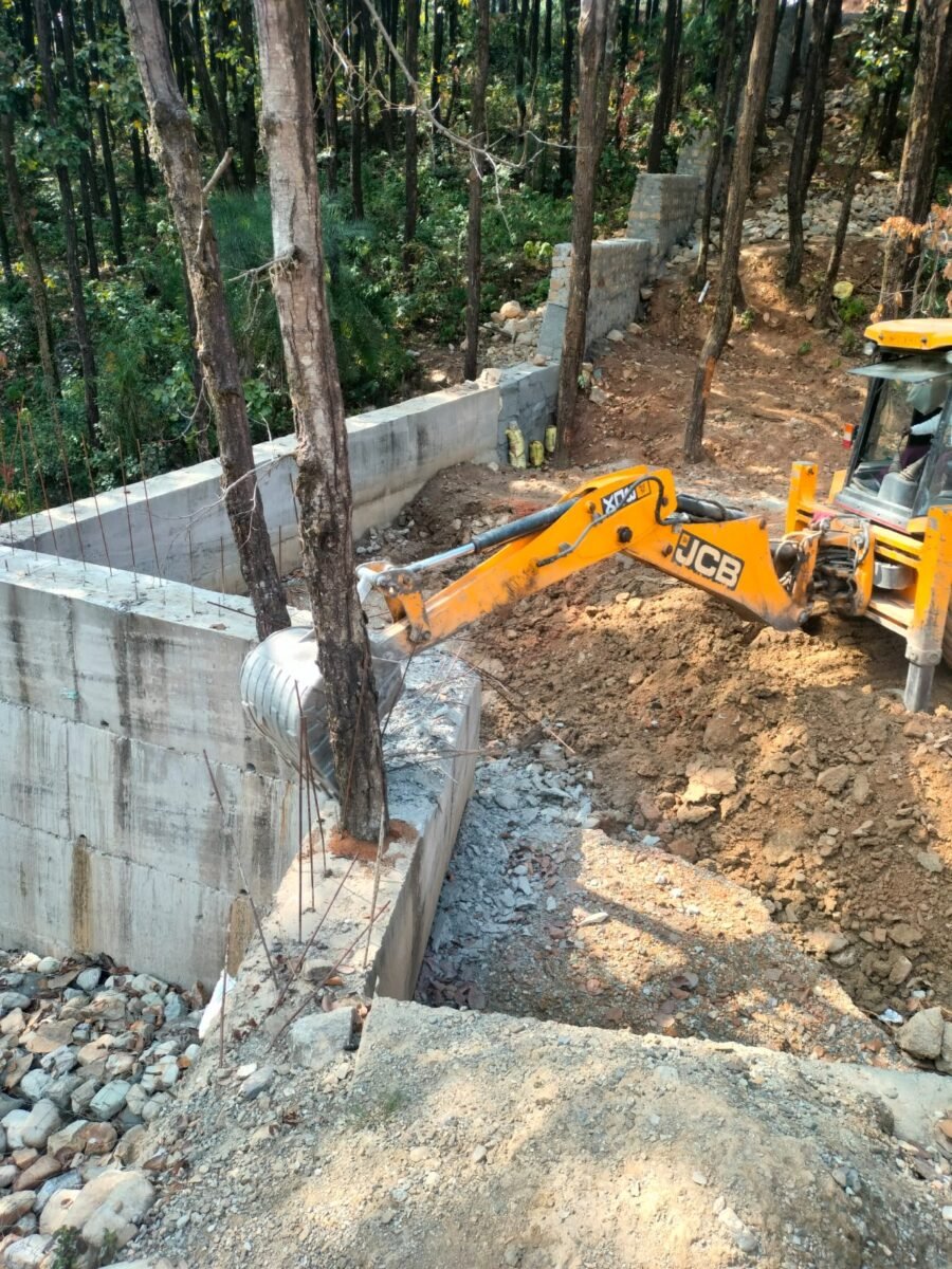 भू-माफिया; अतिक्रमण विरूद्ध जिला प्रशासन का एक्शन जारी; सरकारी नाले-नौले पर प्लाटिंग ध्वस्त