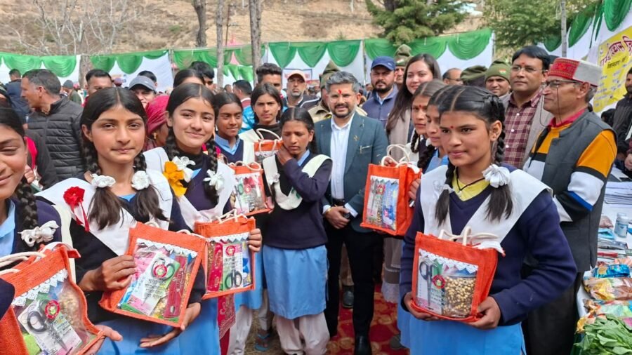 “जन-जन की सरकार, जन-जन के द्वार” बना जनविश्वास का सबसे बड़ा अभियान, 630 कैंपों के माध्यम से 4.92 लाख से अधिक लोगों की भागीदारी