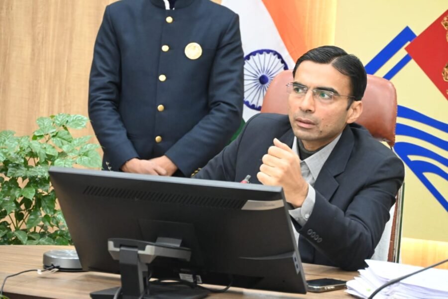 डीएम सविन बंसल ने पकड़ा कूटरचित दस्तावेज से भूमि क्रय-विक्रय मामला; बिल्डर्स क्रेता-विक्रेता पर संगीन धाराओं में मुकदमा दर्ज, सब रजिस्ट्रार देहरादून पर प्रशासनिक एक्शन तय; तहसीलदार को दाखिल खारिज निरस्त करने के निर्देश