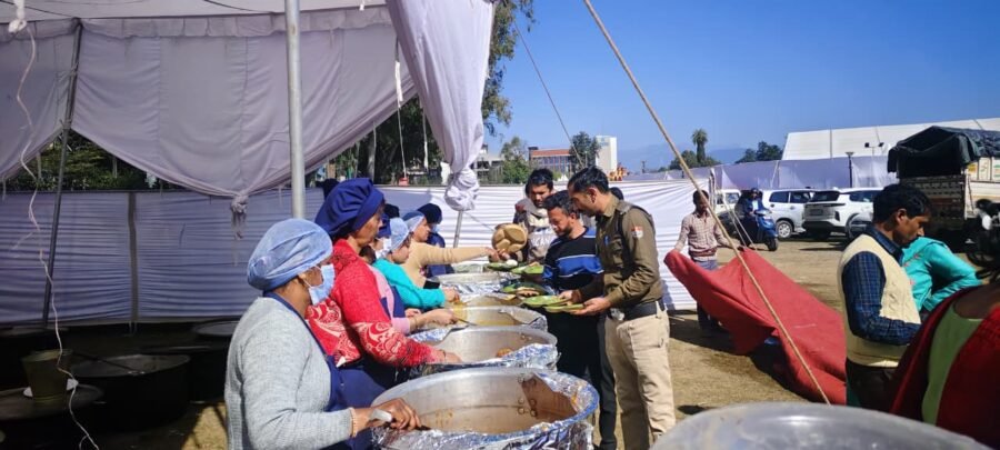 उत्तरायणी कौथिक महोत्सव में हिलान्स कैंटीन की महिलाएँ बनीं आत्मनिर्भरता की मिसाल, 175 से अधिक स्टालों में दिखी महिला समूहों की मेहनत और हुनर की झलक