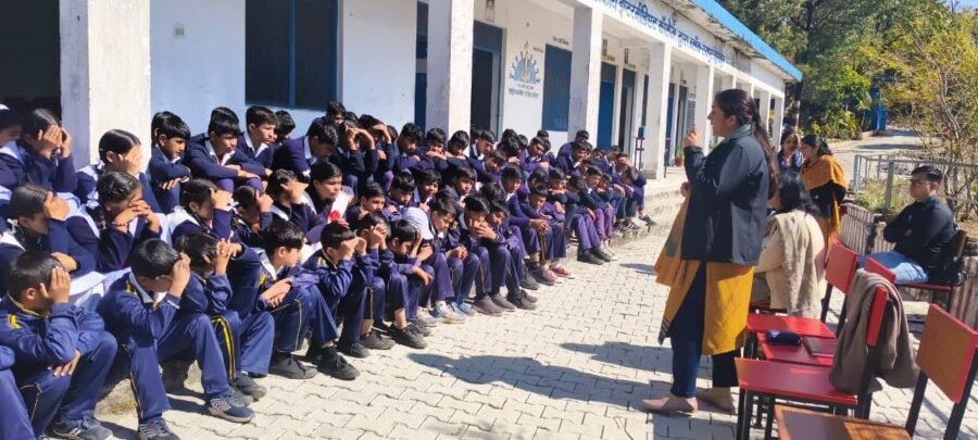 डीएम सविन बंसल के निर्देशन में रायपुर क्षेत्र के विद्यालयों में बाल अधिकारों पर चलाया जागरूकता अभियान