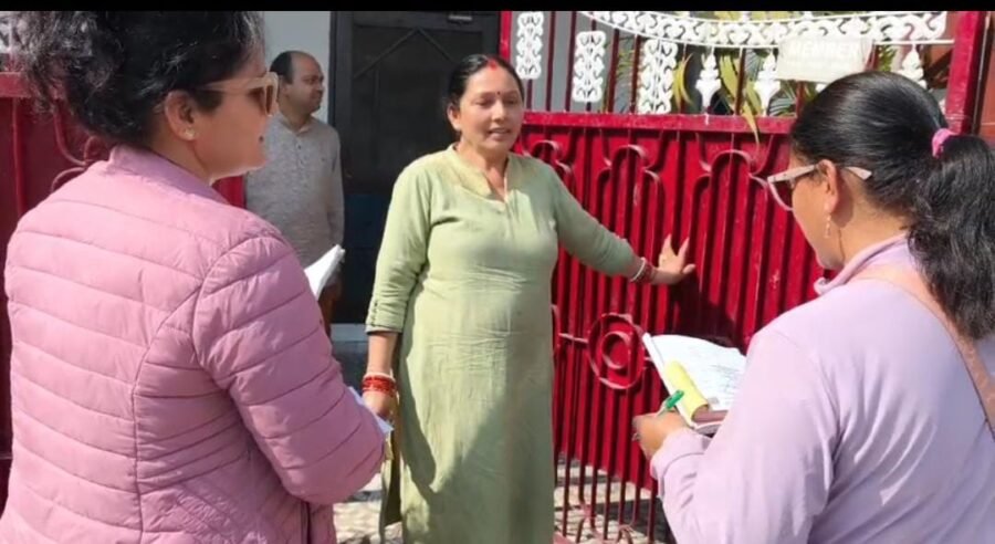 स्वच्छ देहरादून, सशक्त महिलाएं : नगर निगम की पहल से बदली तस्वीर, घर-घर कूड़ा शुल्क संग्रहण से 63 लाख की उपलब्धि, महिलाओं की 25 प्रतिशत हिस्सेदारी