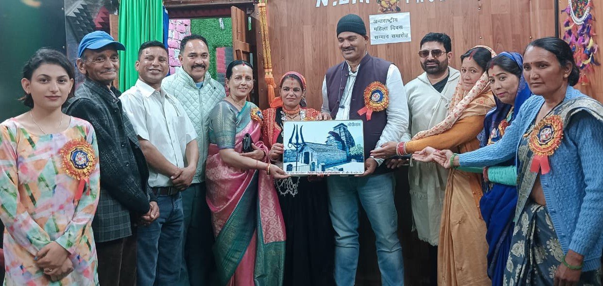 उत्कृष्ट कार्य करने वाली महिलाओं को किया सम्मानित