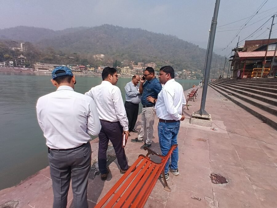 कुंभ मेले की तैयारियां तेज : अपर मेलाधिकारी ने स्वर्गाश्रम क्षेत्र के 16 घाटों का किया निरीक्षण; घाटों की मरम्मत, सफाई और सुरक्षा के ठोस प्रबंध सुनिश्चित करने के निर्देश