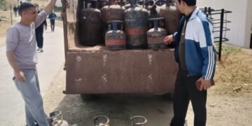 कोटद्वार में पिकअप से 35 गैस सिलेंडर बरामद, चालक पर एफआईआर की कार्रवाई