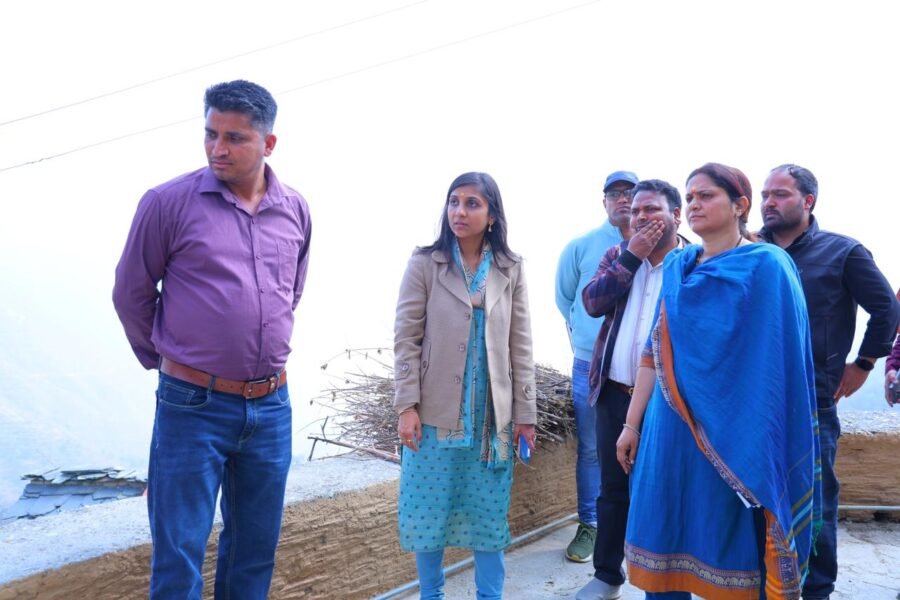 डीएम स्वाति एस. भदौरिया ने शिकायत पर तुरंत कुण्डोली गांव में पेयजल समस्या का लिया संज्ञान, मौके पर पहुंचकर समाधान