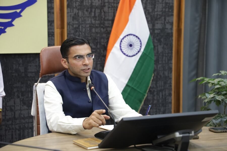 एलपीजी गैस अवैध संग्रहण, कालाबाजारी पर अब सीधे जेल; आवश्यक वस्तु अधिनियम 1955 व बीएनएस के प्राविधानों के अन्तर्गत होगी कार्यवाही, डीएम सविन बंसल ने दिए निर्देश