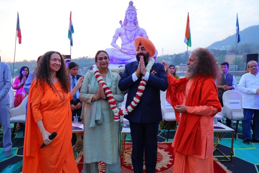 विश्व में शांति, स्वास्थ्य और संतुलन का मार्ग है योग – राज्यपाल