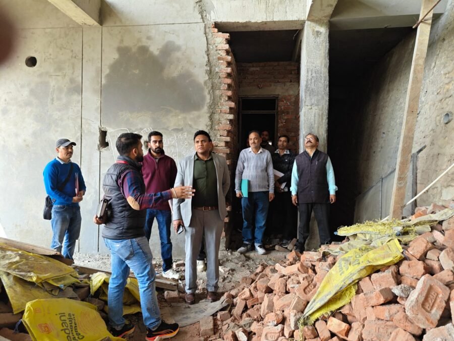 चारधाम यात्रा से पहले ट्रैफिक व्यवस्था दुरुस्त करने की तैयारी, सचिव डॉ. आर राजेश कुमार ने गौचर-कर्णप्रयाग-चमोली में पार्किंग परियोजनाओं का किया निरीक्षण