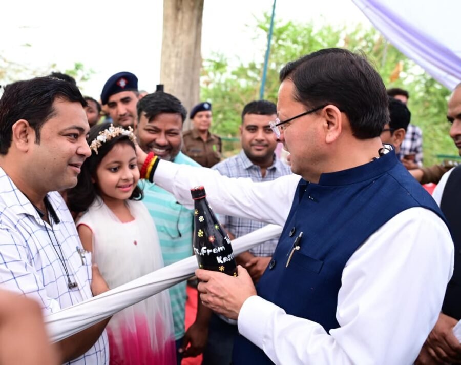 मुख्यमंत्री पुष्कर सिंह धामी ने ‘मुख्य सेवक संवाद’ में सुनी क्षेत्र की समस्याएं, दिए समाधान के निर्देश