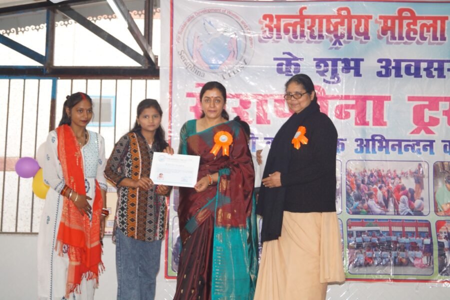 महिलाओं की भागीदारी के बिना समाज का समग्र विकास संभव नहीं – मीना बिष्ट