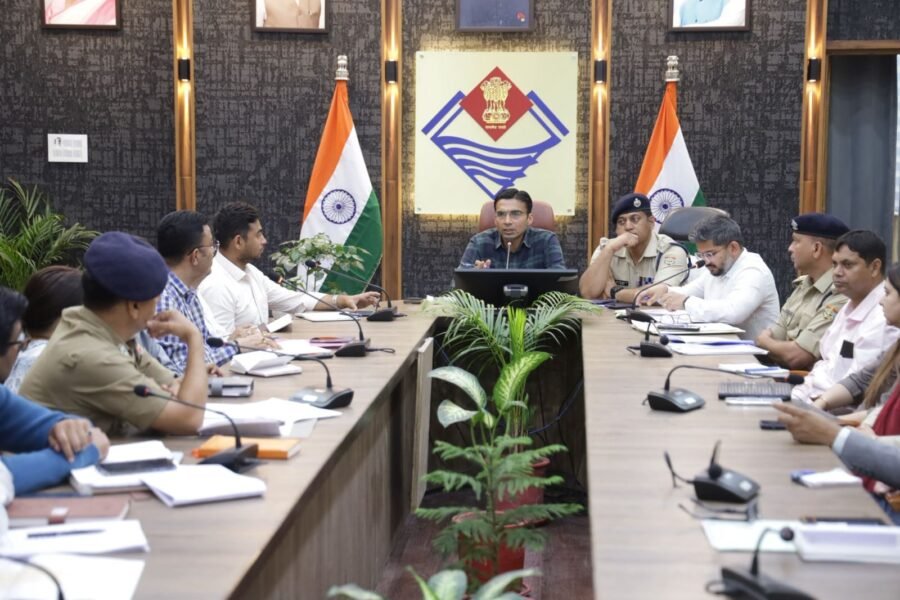 प्रधानमंत्री के प्रस्तावित जनपद भ्रमण कार्यक्रम के दृष्टिगत जिला प्रशासन अलर्ट, तैयारियों को लेकर डीएम सविन बंसल ने दिए आवश्यक निर्देश