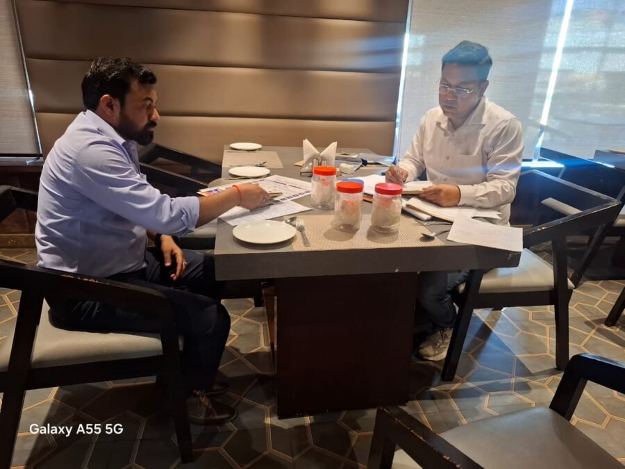 श्रद्धालुओं की सेहत से खिलवाड़ करने वालों पर प्रशासन सख्त, छापेमारी में एक्सपायर्ड कोल्ड ड्रिंक्स नष्ट