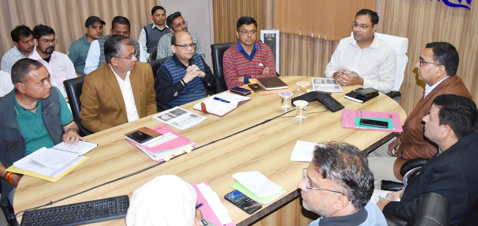 चमोली : डीएम गौरव कुमार के सख्त निर्देश, स्वजल और रीप योजनाएं समय पर हों पूरी