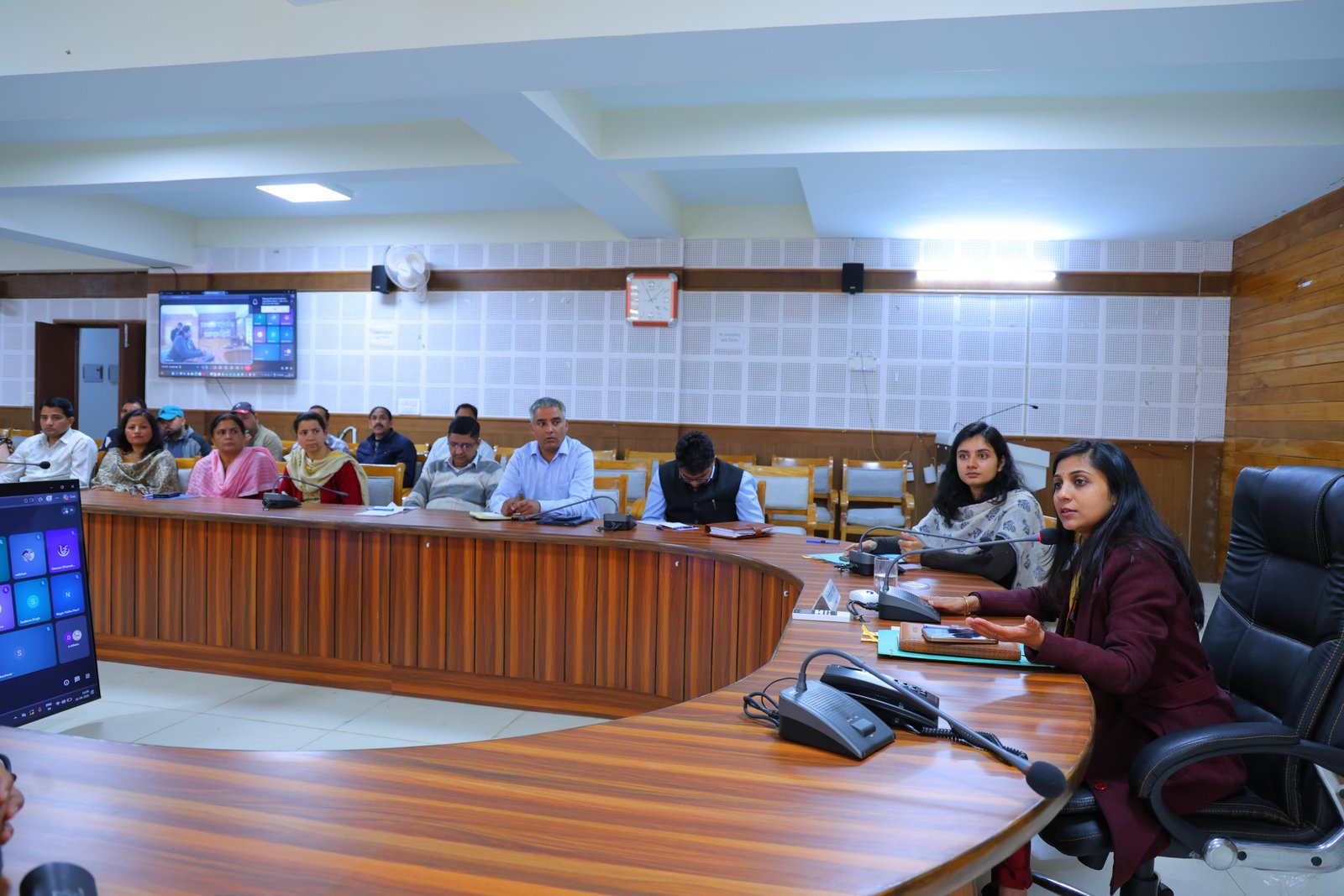 स्व-गणना से समय की बचत और सटीक आंकड़े मिलेंगे – डीएम स्वाति एस. भदौरिया