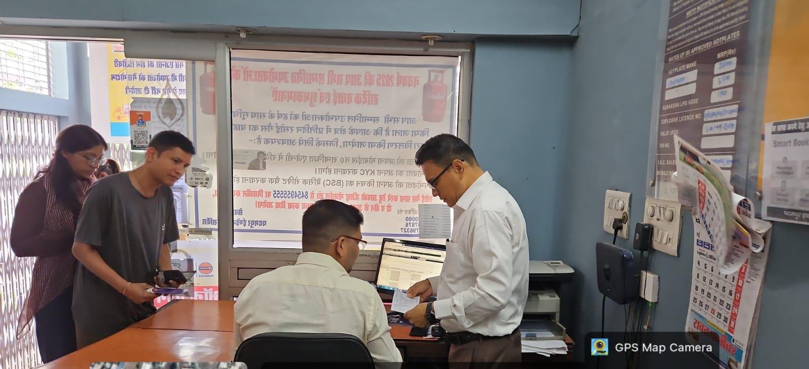 एलपीजी आपूर्ति व्यवस्था पर प्रशासन की कड़ी नजर, 4 गैस गोदामों का औचक निरीक्षण