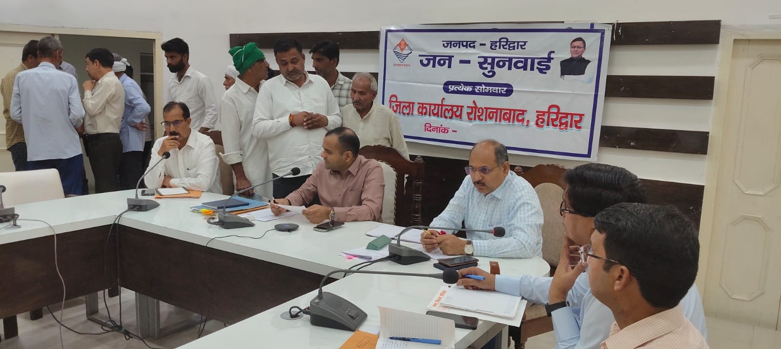 जनसुनवाई में उठीं 76 समस्याएं, 34 का मौके पर निस्तारण; डीएम मयूर दीक्षित ने अधिकारियों को दिए सख्त निर्देश