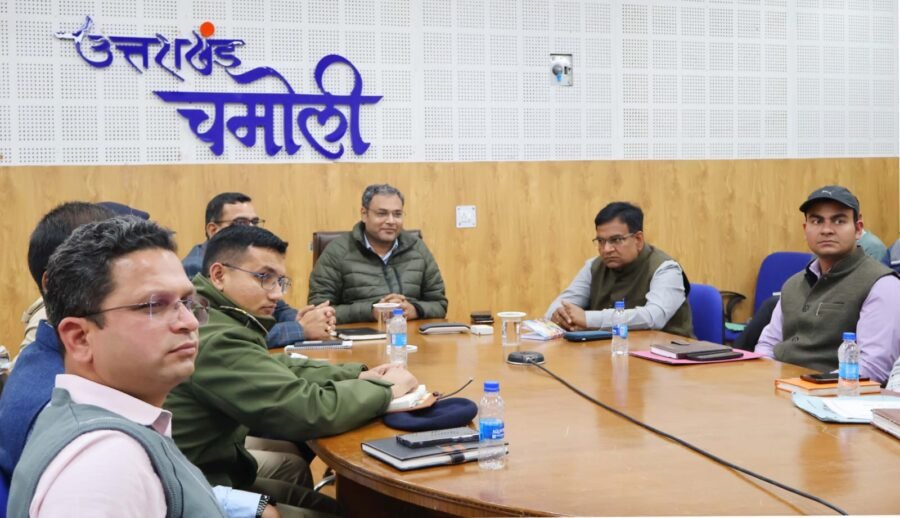 डीएम गौरव कुमार ने बद्रीनाथ राष्ट्रीय राजमार्ग के क्षतिग्रस्त हिस्सों के सुधारीकरण कार्यों में हो रही देरी पर जताई नाराजगी, मैनपावर और मशीनरी लगाने के दिए निर्देश