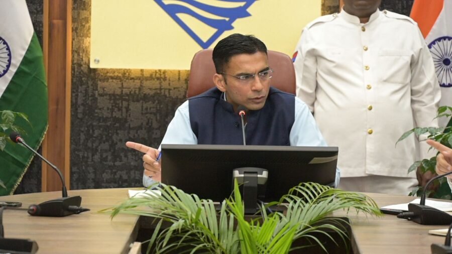 प्रधानमंत्री के भ्रमण कार्यक्रम को लेकर जिला प्रशासन अलर्ट मोड पर; डीएम ने रेखीय विभागों के अधिकारी संग की समीक्षा बैठक