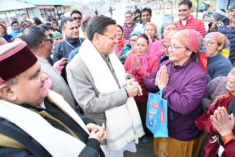 मुख्यमंत्री धामी पहुंचे भारत के प्रथम सीमांत गांव माणा, विकास कार्यों का लिया जायजा