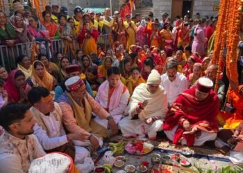 बदरीनाथ धाम के कपाट खुलने की तैयारी, शंकराचार्य की गद्दी पांडुकेश्वर पहुंची