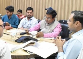 भूमि विवाद सुलझाकर जल्द शुरू हों हाईवे कार्य – डीएम गौरव कुमार