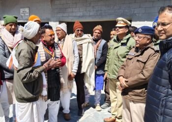 कपाट खुलते ही उमड़ी आस्था की भीड़, डीएम-एसपी उतरे ग्राउंड जीरो पर
