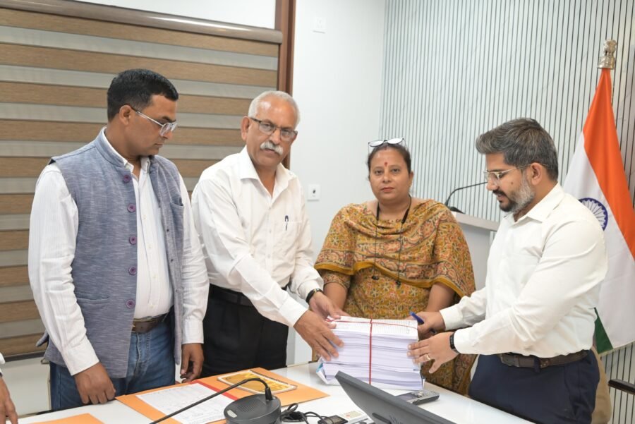 विशेष गहन पुनरीक्षण की तैयारियां तेज, राजनीतिक दलों के साथ अहम बैठक सम्पन्न