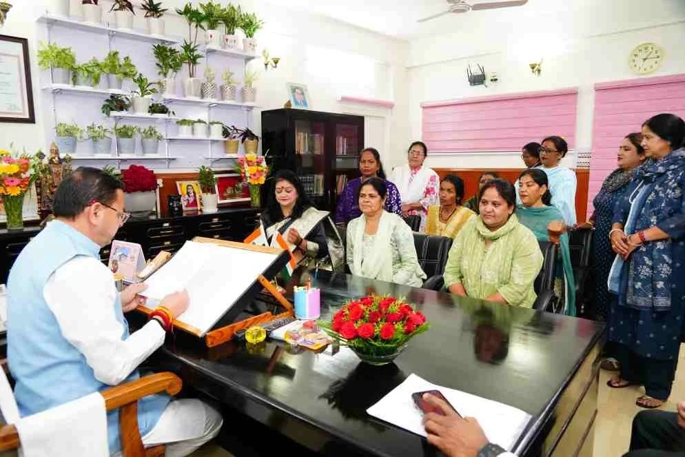 सीएम धामी से मिला आंगनबाड़ी कार्यकत्रियों का प्रतिनिधि मंडल, आश्वासन पर हड़ताल स्थगित
