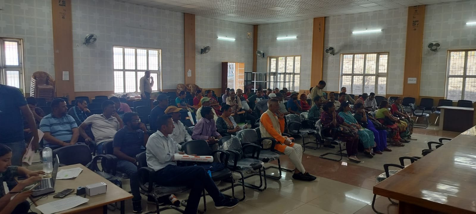 एकेश्वर में आयोजित किसान दिवस में कृषकों को दी गई विभागीय योजनाओं की जानकारी