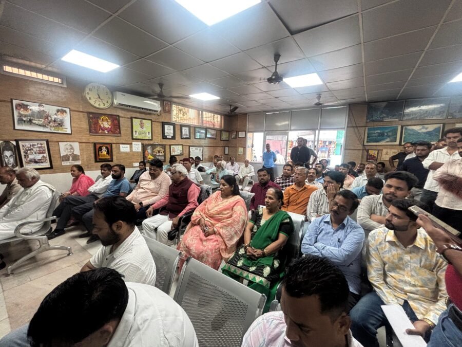 कैबिनेट मंत्री मदन कौशिक एवं महापौर किरण जैसल ने कार्यकर्ताओं एवं नागरिकों के साथ सुना प्रधानमंत्री नरेंद्र मोदी का ‘मन की बात’ कार्यक्रम