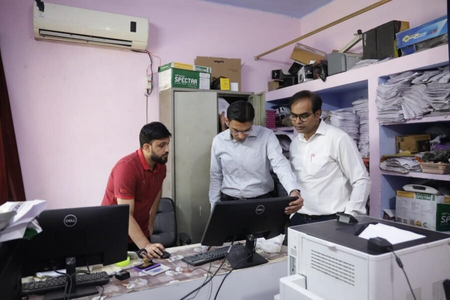 डीएम सविन बंसल ने सब रजिस्टार कार्यालय विकासनगर का किया औचक निरिक्षण, प्रतिबंधित भूमि की रजिस्ट्री, स्टांप शुल्क चोरी के 47 मामले सामने; रिकॉर्ड जब्त, जांच के आदेश