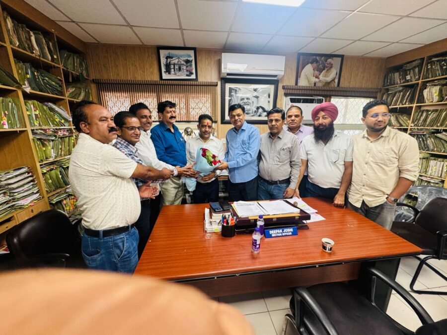 राज्य निगम कर्मचारी महासंघ ने सचिवालय संघ के अध्यक्ष दीपक जोशी व महासचिव राजेन्द्र रतूड़ी को दी शुभकामनाएं