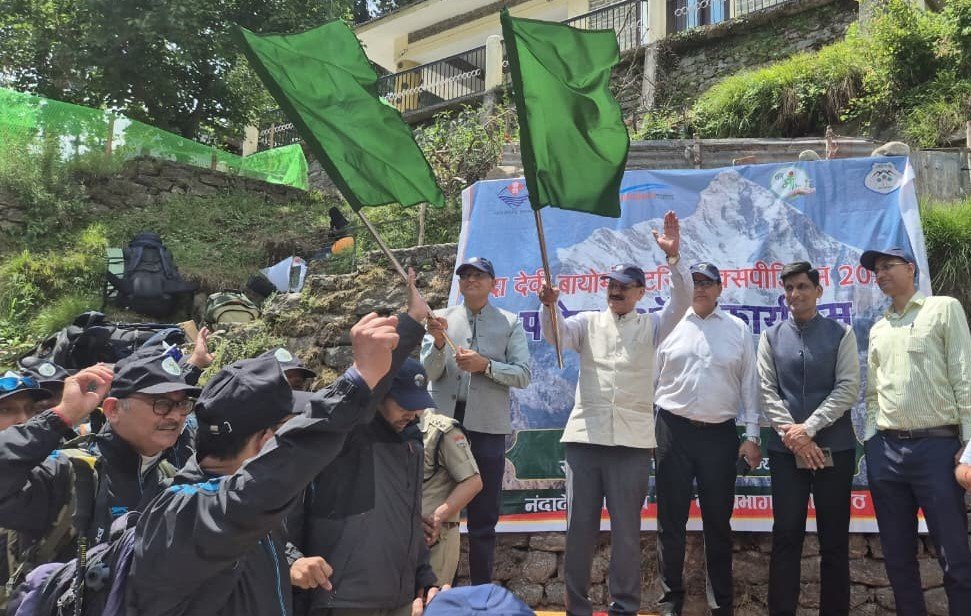 नंदादेवी वायोडायवर्सिटी एक्सपीडिशन को वन मंत्री ने किया रवाना